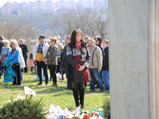 Ünnepség a forradalmi emlékműnél, megemlékezés Rosti Pál sírjánál - fotó: 