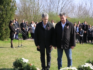 Ünnepség a forradalmi emlékműnél, megemlékezés Rosti Pál sírjánál - fotó: 