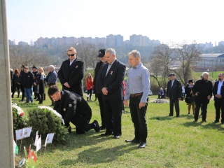 Ünnepség a forradalmi emlékműnél, megemlékezés Rosti Pál sírjánál - fotó: 