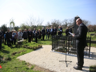 Ünnepség a forradalmi emlékműnél, megemlékezés Rosti Pál sírjánál - fotó: 