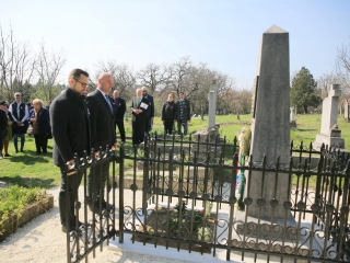 Ünnepség a forradalmi emlékműnél, megemlékezés Rosti Pál sírjánál - fotó: 