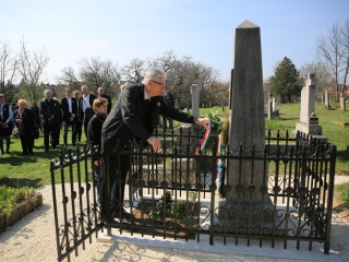 Ünnepség a forradalmi emlékműnél, megemlékezés Rosti Pál sírjánál - fotó: 