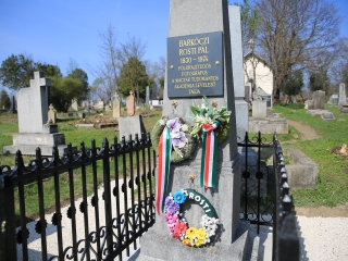 Ünnepség a forradalmi emlékműnél, megemlékezés Rosti Pál sírjánál - fotó: 