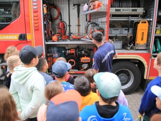 Rend & védelem egy seregszemle képein (2024) - fotó: 