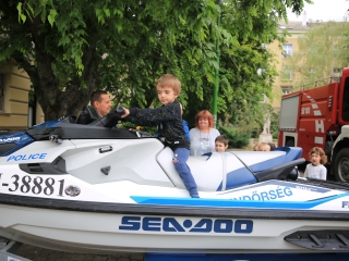 Rend & védelem egy seregszemle képein (2024) - fotó: 