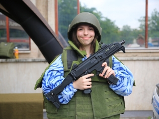 Rend & védelem egy seregszemle képein (2024) - fotó: 