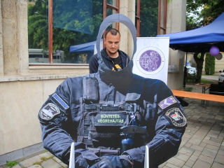 Rend & védelem egy seregszemle képein (2024) - fotó: 