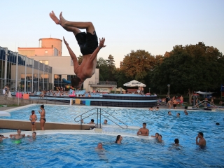 Strandok Éjszakája az élményfürdőben (2024) - fotó: 