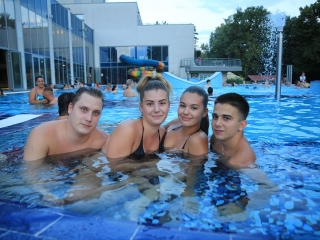 Éjszakai csobbanás az élményfürdőben 2.0 - fotó: 