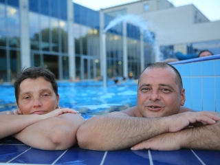 Éjszakai csobbanás az élményfürdőben 2.0 - fotó: 