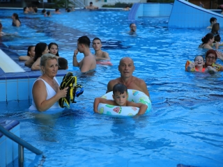 Éjszakai csobbanás az élményfürdőben 2.0 - fotó: 