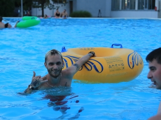 Éjszakai csobbanás az élményfürdőben 2.0 - fotó: 