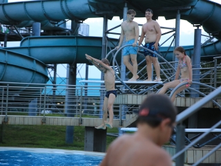 Éjszakai csobbanás az élményfürdőben 2.0 - fotó: 