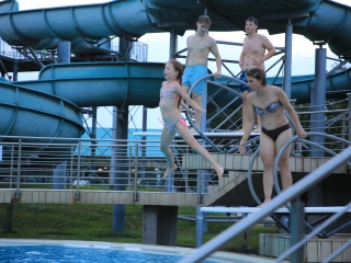 Éjszakai csobbanás az élményfürdőben 2.0 - fotó: 