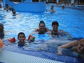 Éjszakai csobbanás az élményfürdőben 2.0 - fotó: 