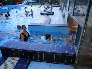 Éjszakai csobbanás az élményfürdőben 2.0 - fotó: 