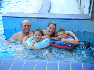 Éjszakai csobbanás az élményfürdőben 2.0 - fotó: 