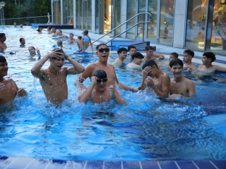 Éjszakai csobbanás az élményfürdőben 2.0 - fotó: 