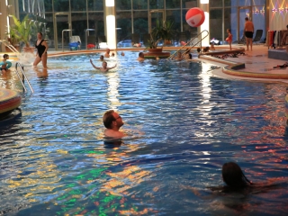 Éjszakai csobbanás az élményfürdőben 2.0 - fotó: 