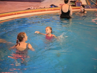 Éjszakai csobbanás az élményfürdőben 2.0 - fotó: 