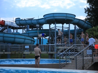 Éjszakai csobbanás az élményfürdőben 2.0 - fotó: 