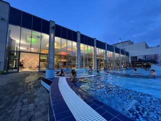 Éjszakai csobbanás az élményfürdőben 2.0 - fotó: 