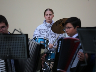 Világnapi koncert és virágültetés a zeneiskolánál (2024) - fotó: 