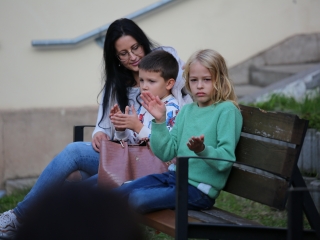 Világnapi koncert és virágültetés a zeneiskolánál (2024) - fotó: 