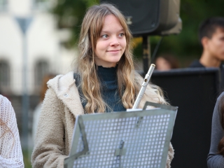 Világnapi koncert és virágültetés a zeneiskolánál (2024) - fotó: 