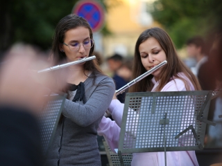 Világnapi koncert és virágültetés a zeneiskolánál (2024) - fotó: 