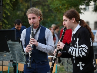 Világnapi koncert és virágültetés a zeneiskolánál (2024) - fotó: 