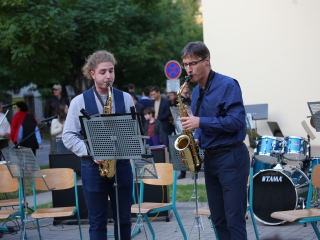 Világnapi koncert és virágültetés a zeneiskolánál (2024) - fotó: 