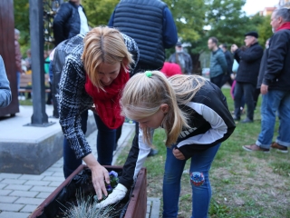 Világnapi koncert és virágültetés a zeneiskolánál (2024) - fotó: 