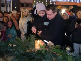 Advent első vasárnapja a Városháza téren (2024) - fotó: 