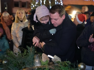 Advent első vasárnapja a Városháza téren (2024) - fotó: 