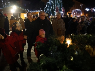Advent első vasárnapja a Városháza téren (2024) - fotó: 