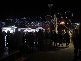 Advent első vasárnapja a Városháza téren (2024) - fotó: 