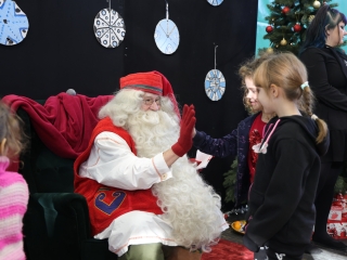 Joulupukki a Béke városrészben - fotó: 