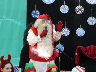 Joulupukki a Béke városrészben - fotó: 