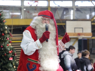 Joulupukki a Béke városrészben - fotó: 