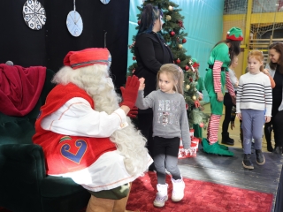 Joulupukki a Béke városrészben - fotó: 