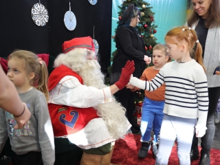 Joulupukki a Béke városrészben - fotó: 