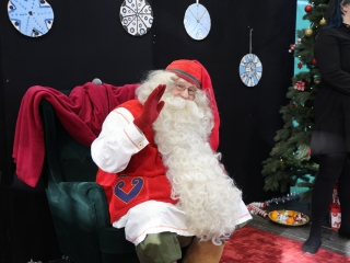 Joulupukki a Béke városrészben - fotó: 