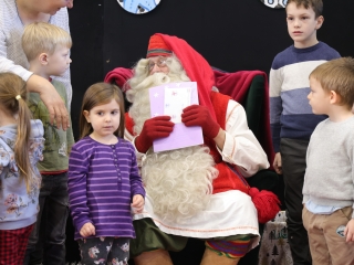 Joulupukki a Béke városrészben - fotó: 