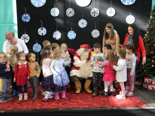 Joulupukki a Béke városrészben - fotó: 