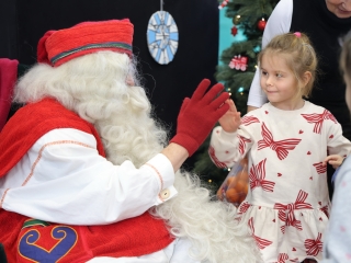 Joulupukki a Béke városrészben - fotó: 