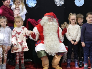 Joulupukki a Béke városrészben - fotó: 