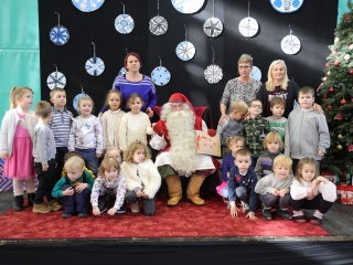 Joulupukki a Béke városrészben - fotó: 