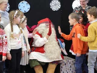 Joulupukki a Béke városrészben - fotó: 