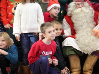 Joulupukki a Béke városrészben - fotó: 